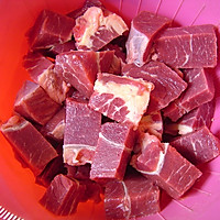 土豆焖牛肉的做法图解1
