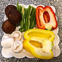 彩椒炒蘑菇的做法图解1