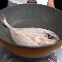 香煎黄鱼鲞的做法图解6