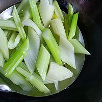 #米饭最强CP#三蔬炒鸡蛋的做法图解5