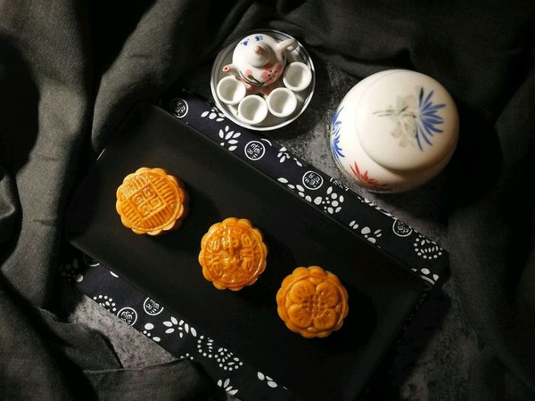 广式莲蓉&豆沙蛋黄月饼