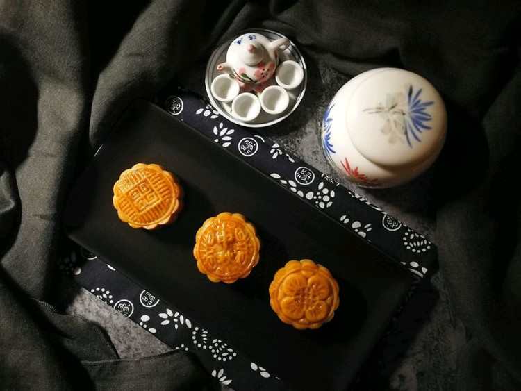广式莲蓉&豆沙蛋黄月饼的做法