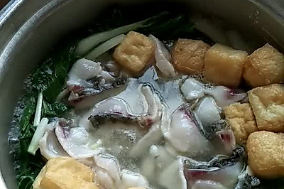 低脂鲜美杂菜鱼片锅