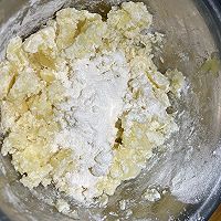 解锁土豆新吃法—火腿肠土豆饼的做法图解2