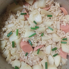 土豆火腿肠焖饭来一碗