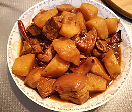 土豆烧五花肉的做法