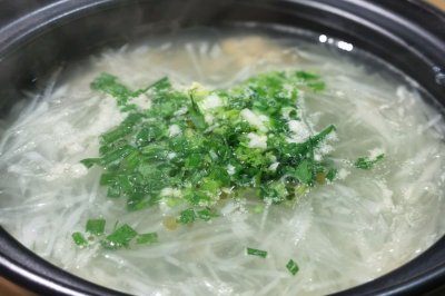 减肥食谱—萝卜丝干贝汤