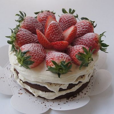  巧克力草莓裸蛋糕