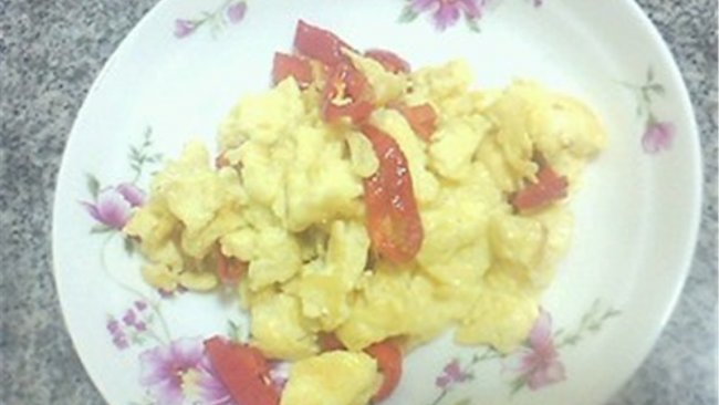 红尖椒炒鸡蛋的做法