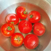 番茄炒辣椒的做法图解1