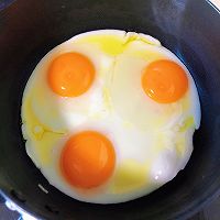 #让每餐蔬菜都营养美味#暖冬三宝汤-鲫鱼荷包蛋萝卜汤的做法图解6