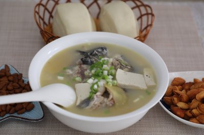 鲫鱼豆腐汤