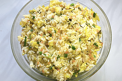 酸菜蛋炒饭