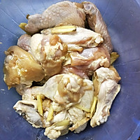 鸡翅鸡腿炖香菇土豆胡萝卜的做法图解1
