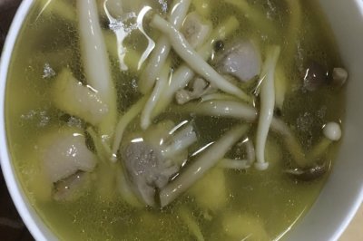 海鲜菇炖鸡汤