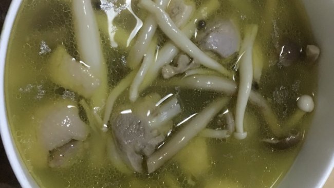 海鲜菇炖鸡汤的做法