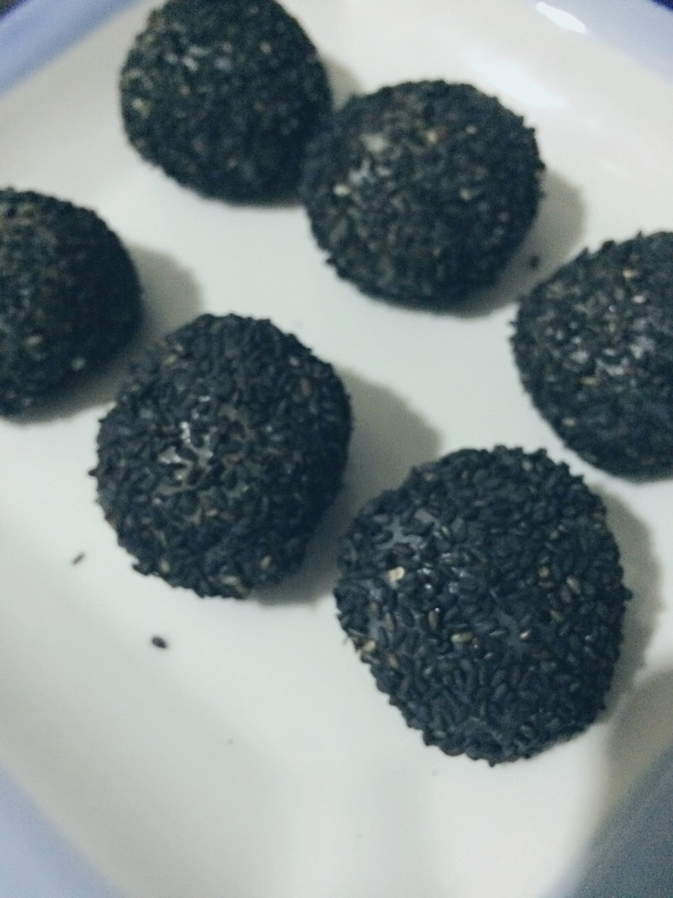 黑芝麻馅麻糍的做法