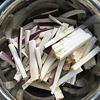 茄子炒肉的做法图解2
