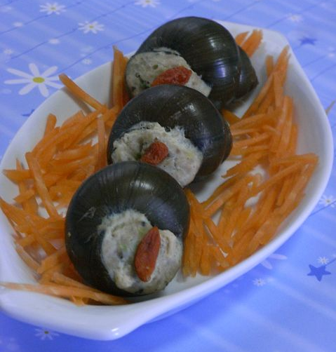 Snails stuffed with meat