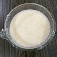 香蕉奶昔的做法图解4