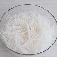#名厨汁味，圆中秋美味#萝卜丝炒虾皮，鲜香入味又下饭。的做法图解2