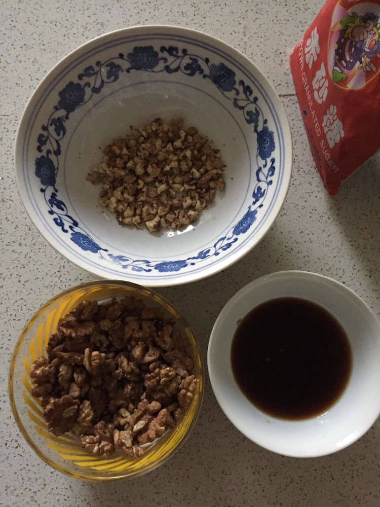 简单到没朋友快手早餐下午茶点--红糖核桃饼的做法图解1