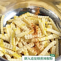 我不允许能吃辣的薯宝错过这个烟熏辣椒薯条！的做法图解2