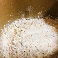 两种不同造型的：椰蓉奶香面包的做法图解1