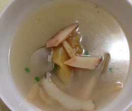 花胶响锣海底椰美容汤（两人份）的做法