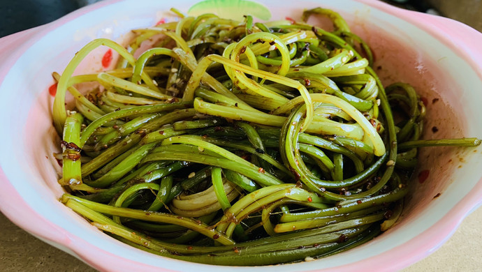 凉拌蒜苔