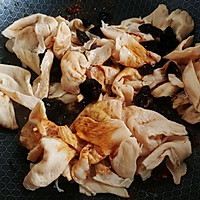 酸辣双耳拌瓜片的做法图解5