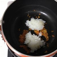 宝宝鲜虾芝士炒饭的做法图解5