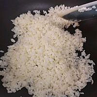 米饭会跳舞“虾尾蛋炒饭”的做法图解3