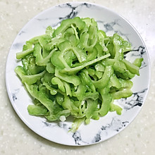 看着就觉得，吃了会变瘦的素炒苦瓜