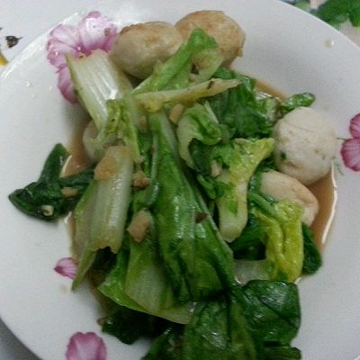 油麦菜炒青鱼丸