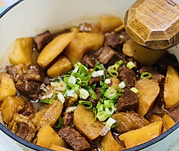 土豆炖牛腩的做法