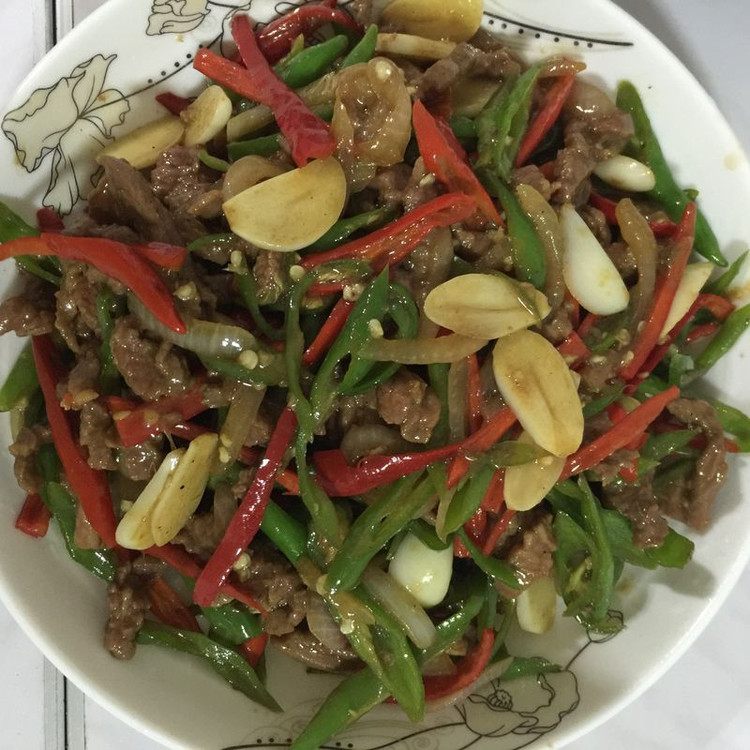 青红椒炒牛肉的做法