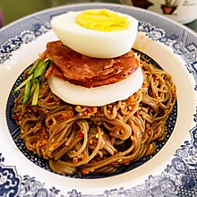韩式拌冷面 掌握好窍门 面不坨 滋味足