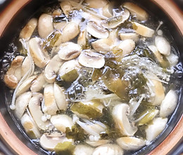 白蘑菇豆腐汤的做法