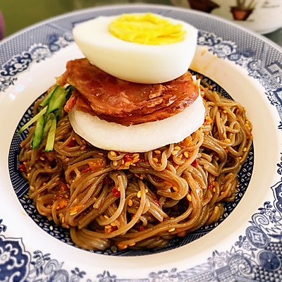 韩式拌冷面 掌握好窍门 面不坨 滋味足