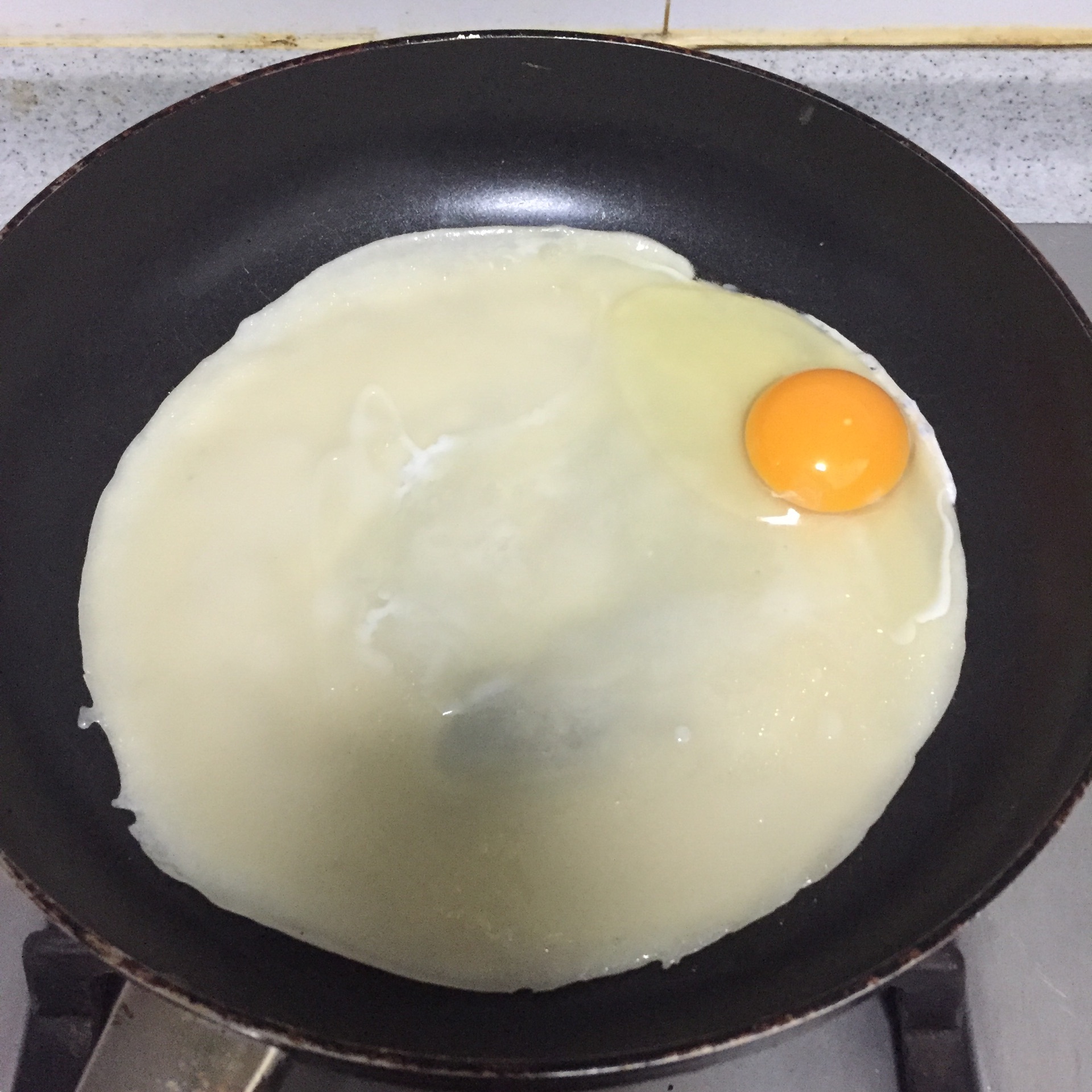 frying - How do I make prettier fried eggs? - Seasoned Advice