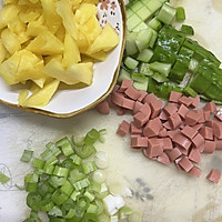 菠萝炒饭的做法图解1