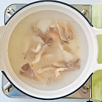 中式低脂轻食，蘑菇丝瓜毛豆芋头汤的做法图解5