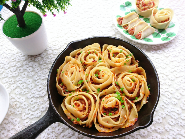 好看又好吃的《花式玫瑰煎饺》，据说这才是饺子的正确打开方式