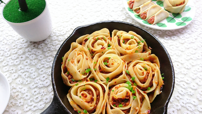 好看又好吃的《花式玫瑰煎饺》，据说这才是饺子的正确打开方式