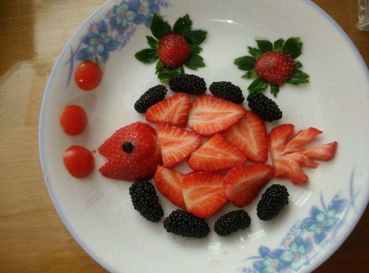 草莓水果拼盘的做法