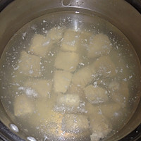 榴莲壳瘦肉汤的做法图解2