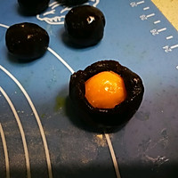 手抓饼做【蛋黄酥】的做法图解6