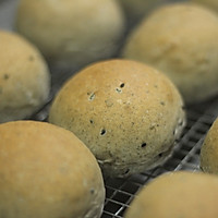 #甜蜜暖冬，“焙”感幸福#椰香黑芝麻小面包的做法图解10