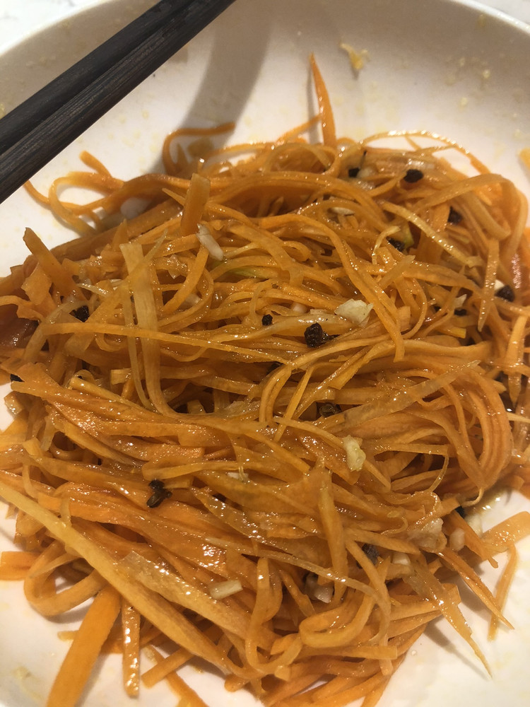 拌胡萝丝的做法